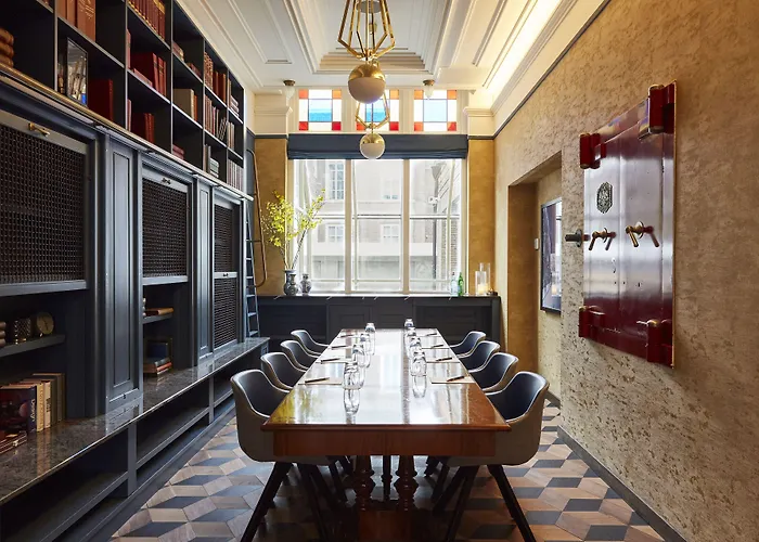 מלון Indigo - Palace Noordeinde By Ihg 4*